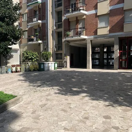 Smart Prada Foundation 3* Milano